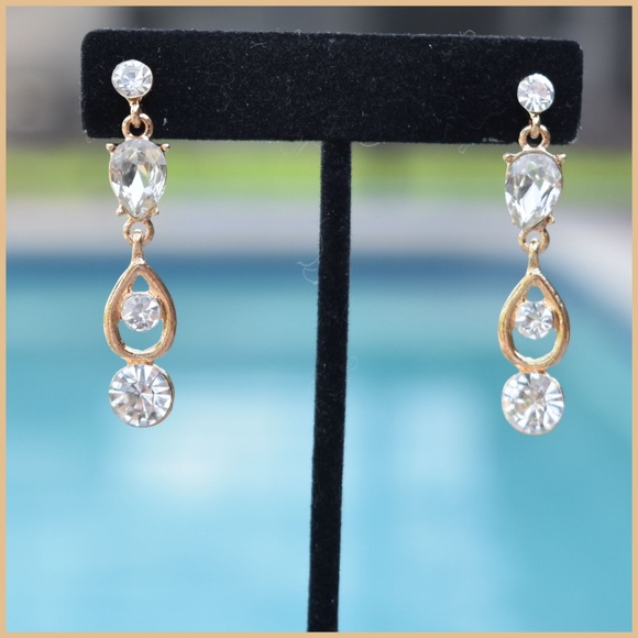 Gorgeous Rhinestone Dangle Earrings - Picture 3 of 4